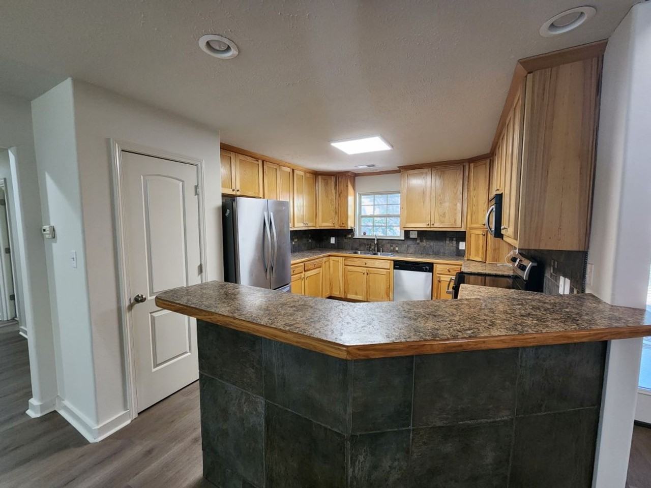 1906 Alcoa Rd - Photo 5 of 29