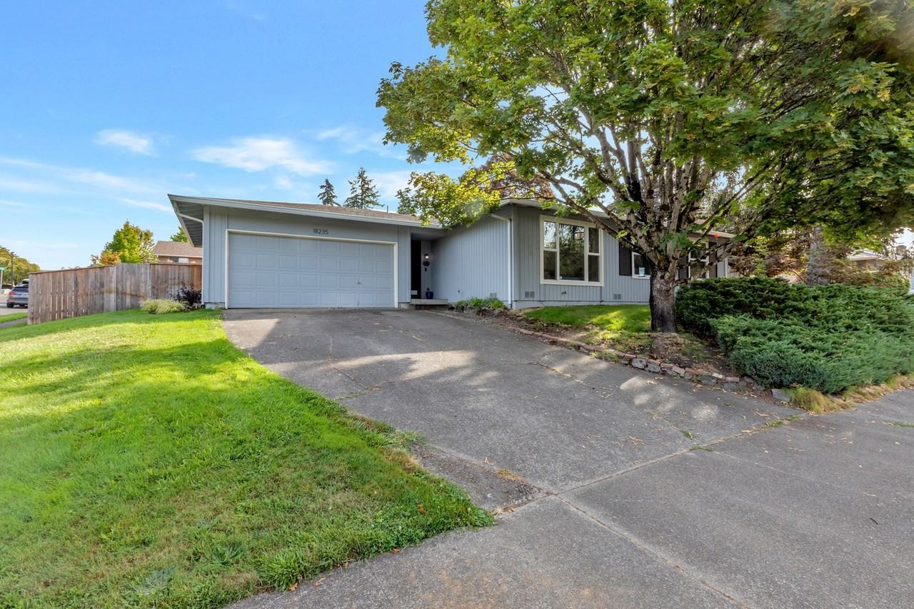 18235 Nw Park View Blvd - Photo 2 of 15