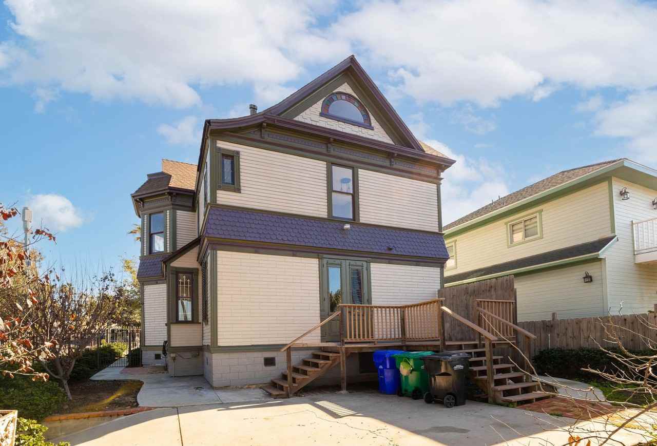 670 20th St - Photo 3 of 20