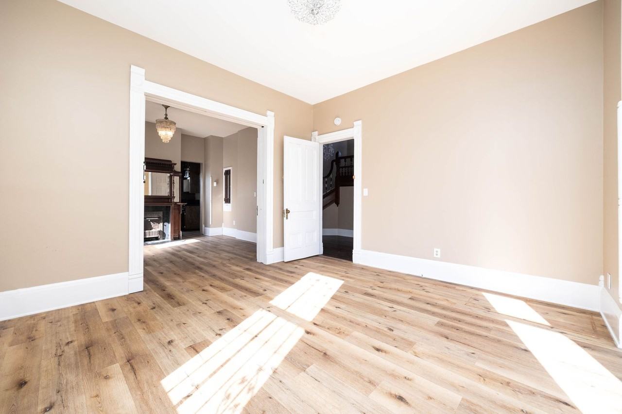 670 20th St - Photo 5 of 20