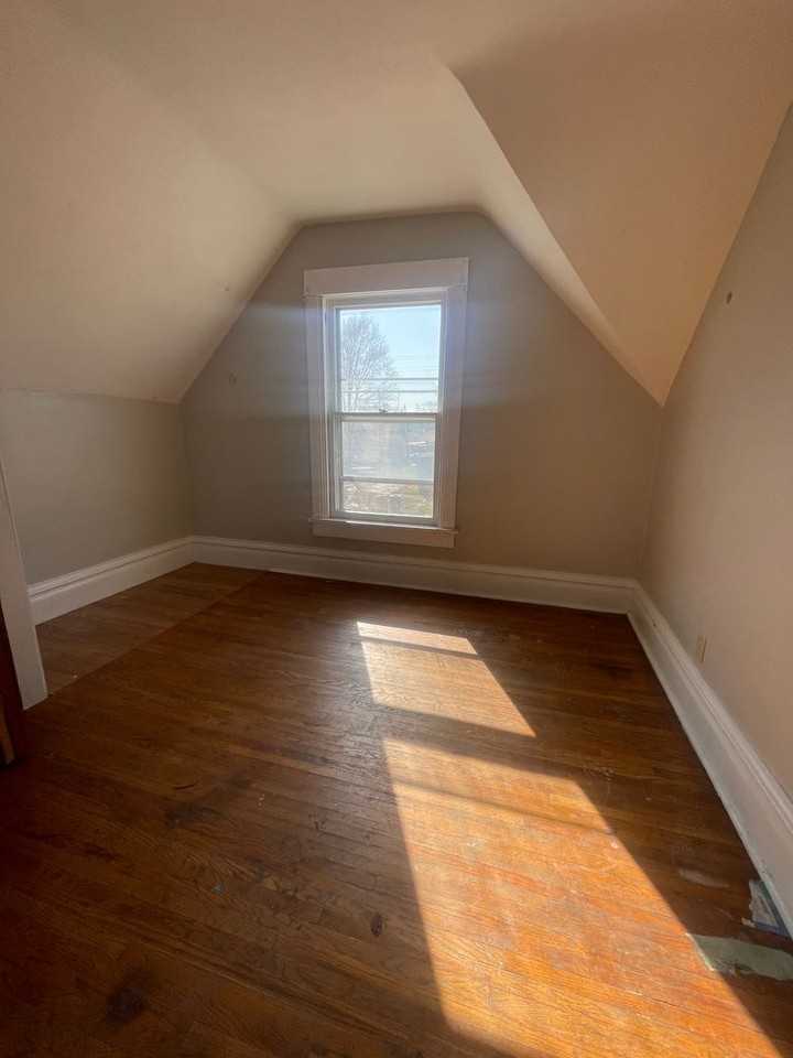 237 Center St - Photo 4 of 6