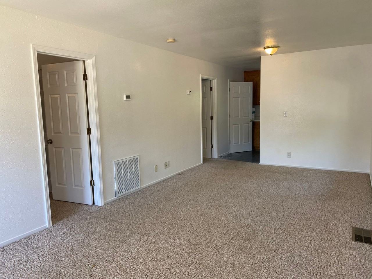 2918 El Noble Ave - Photo 3 of 10