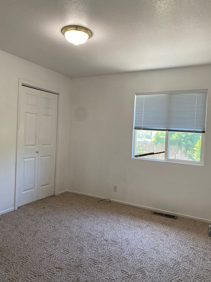 2918 El Noble Ave - Photo 4 of 10