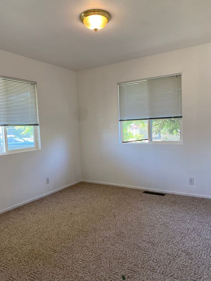 2918 El Noble Ave - Photo 5 of 10