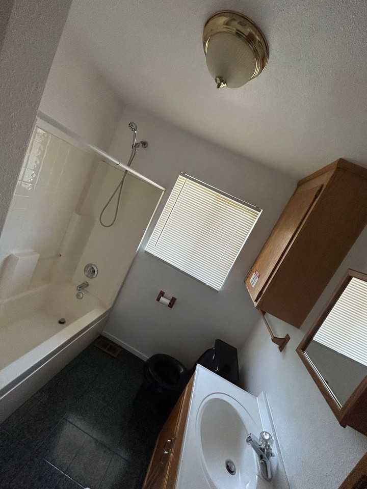 2918 El Noble Ave - Photo 7 of 10