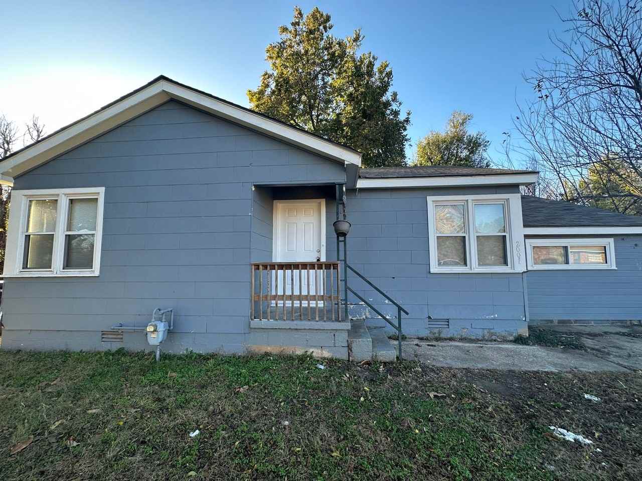 2001 E Harlow Pl - Photo 2 of 14