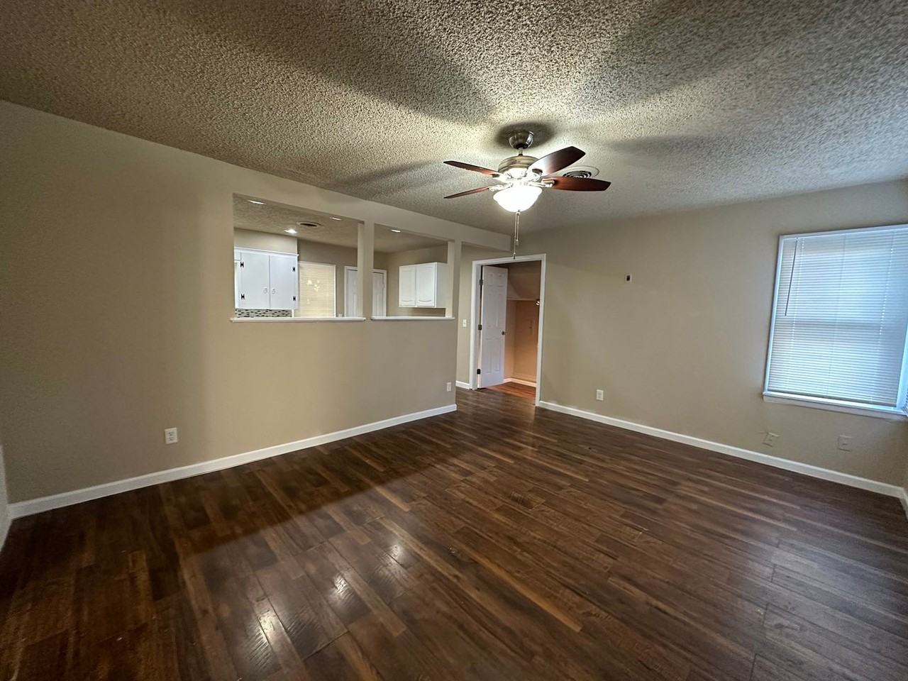 2001 E Harlow Pl - Photo 3 of 14