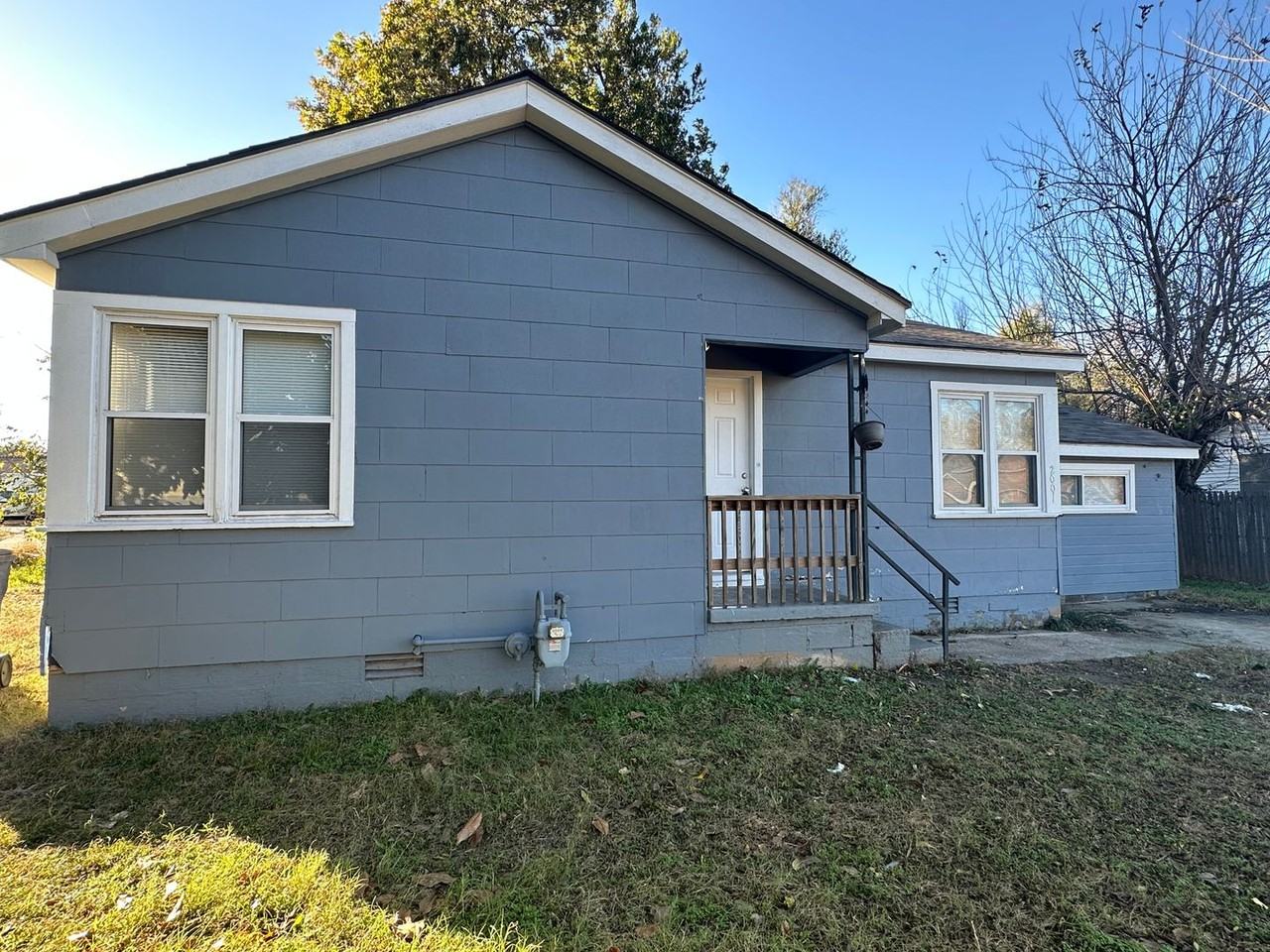 2001 E Harlow Pl - Photo 4 of 14