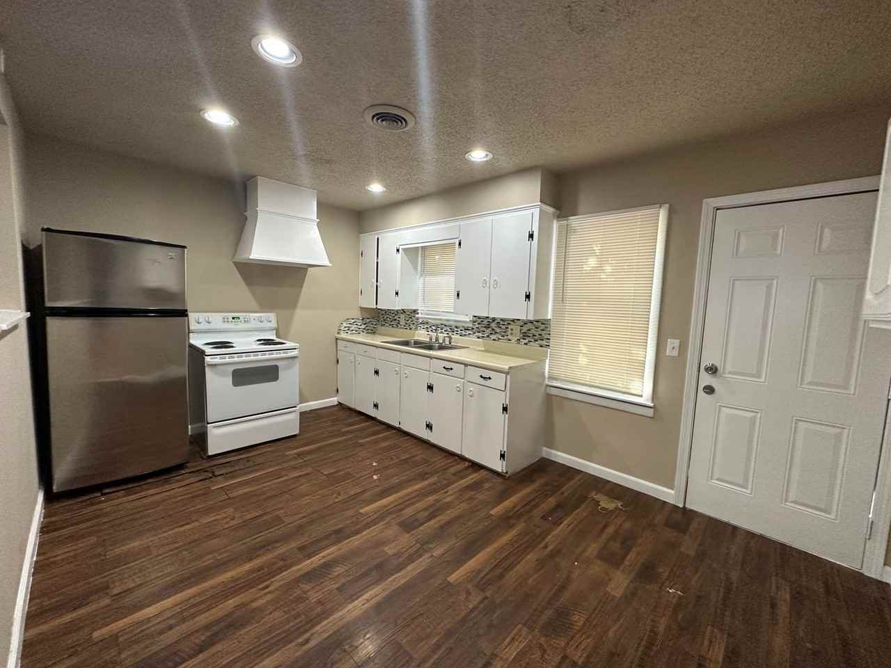 2001 E Harlow Pl - Photo 6 of 14