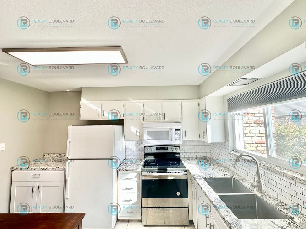 81 Smithridge Park - Photo 4 of 32