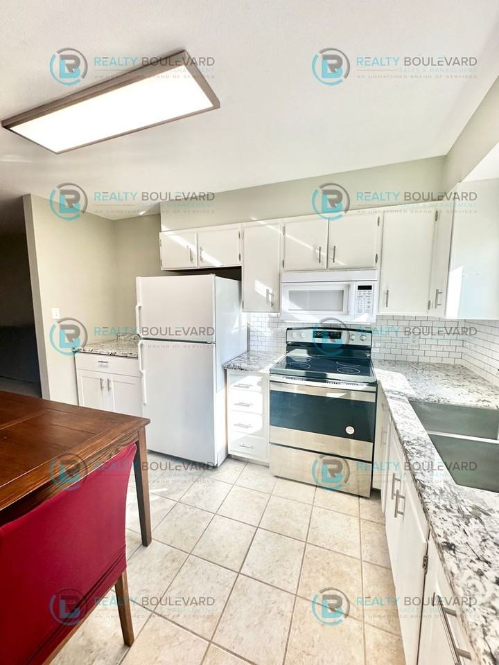 81 Smithridge Park - Photo 5 of 32