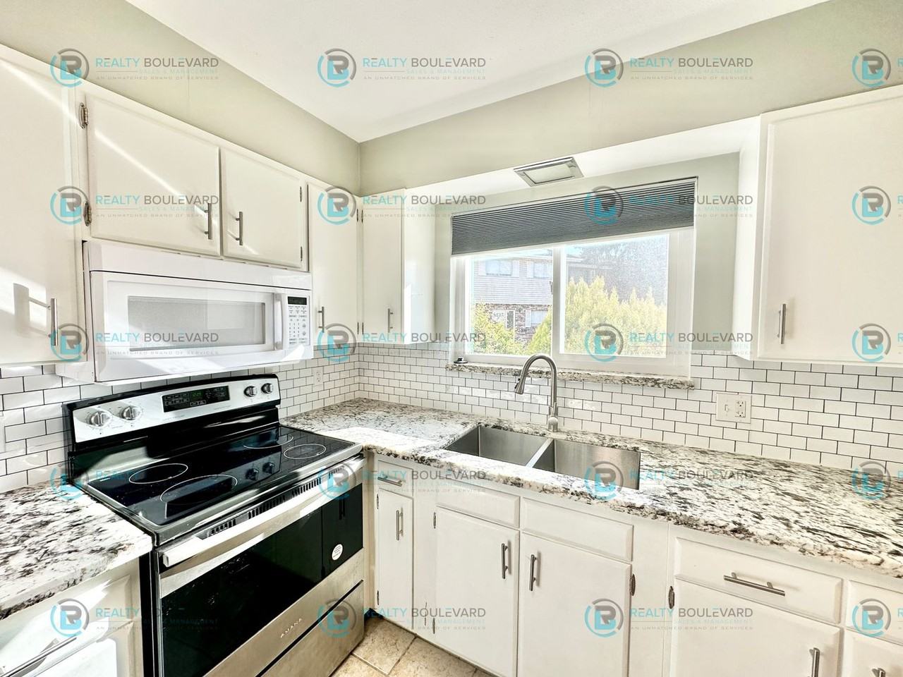 81 Smithridge Park - Photo 6 of 32