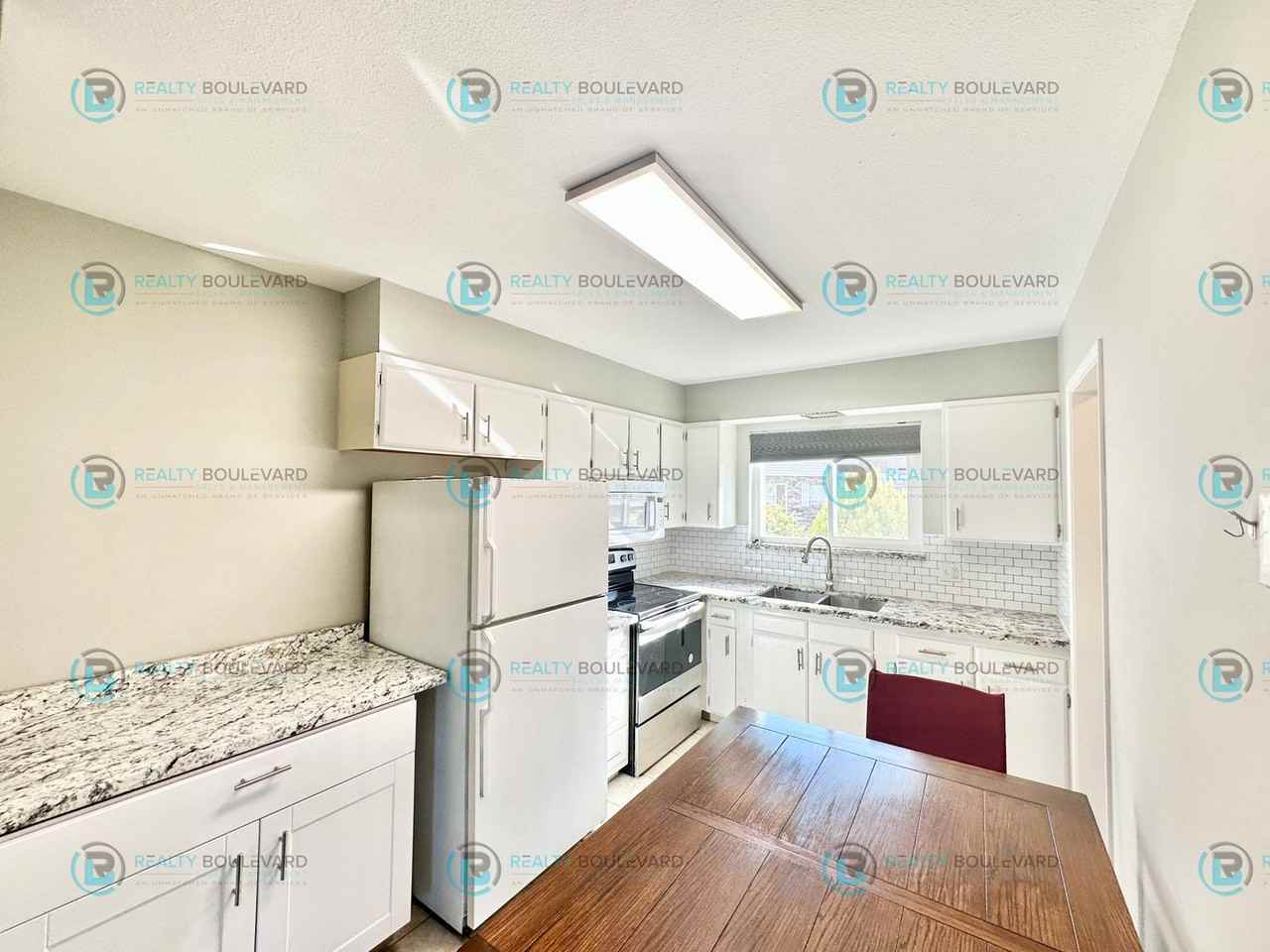 81 Smithridge Park - Photo 7 of 32