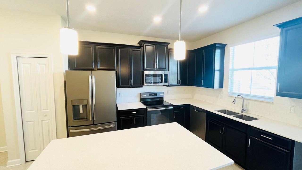 2920 Theme St - Photo 4 of 15