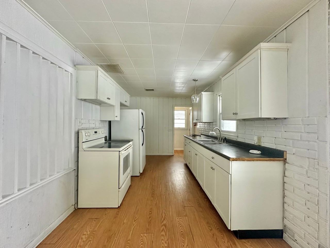 833 Westmoreland Ave - Photo 3 of 19