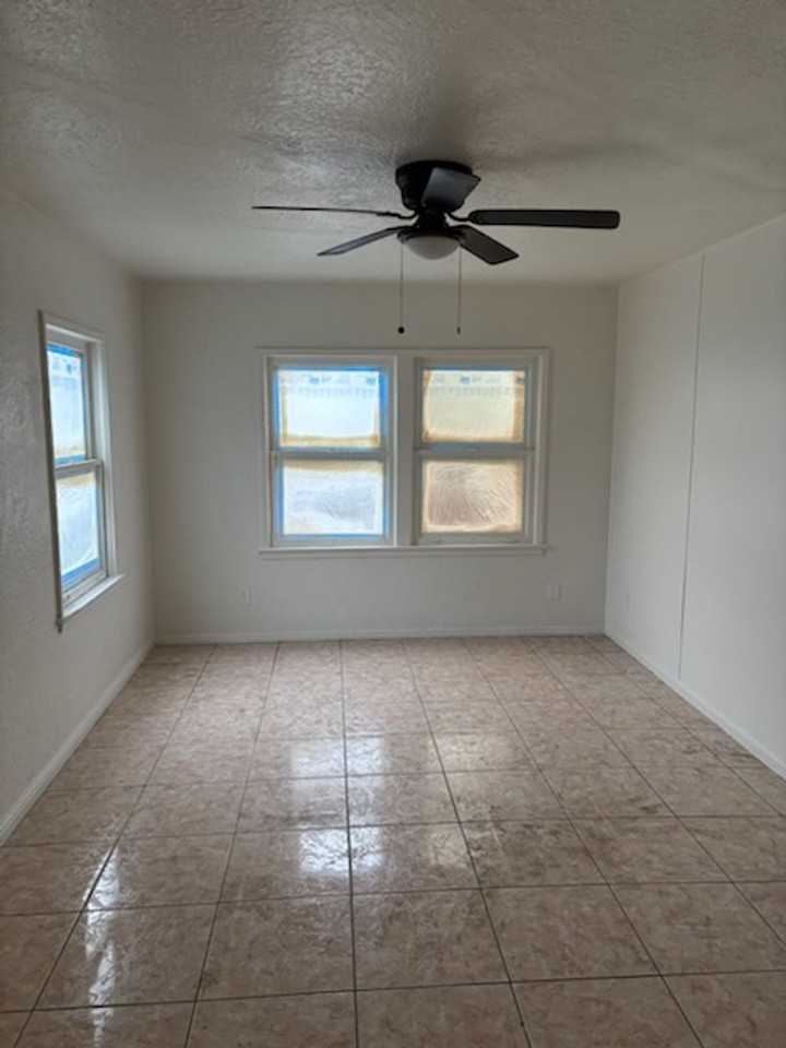 326 Arvin St - Photo 2 of 12