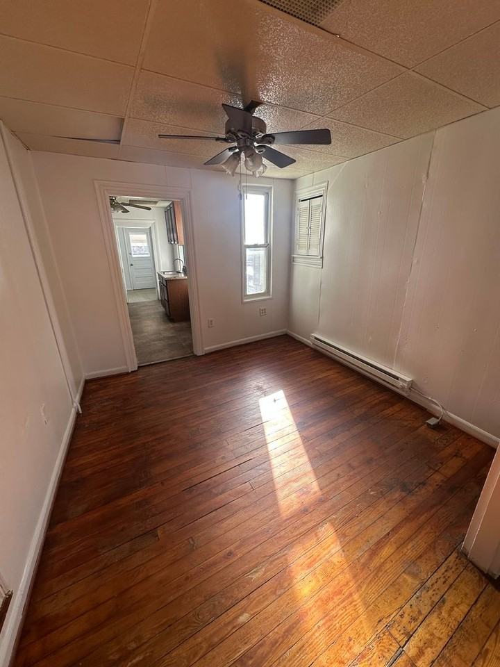 728 Glen Pl - Photo 4 of 15