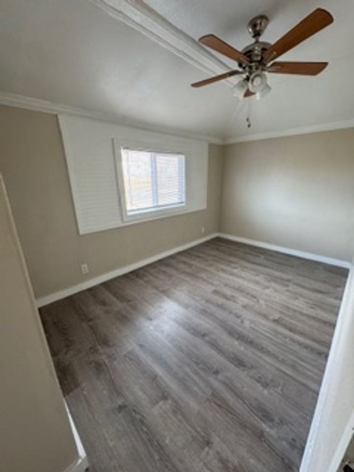 505 E 7th St - Photo 4 of 8