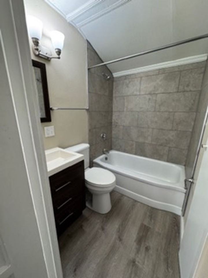 505 E 7th St - Photo 5 of 8