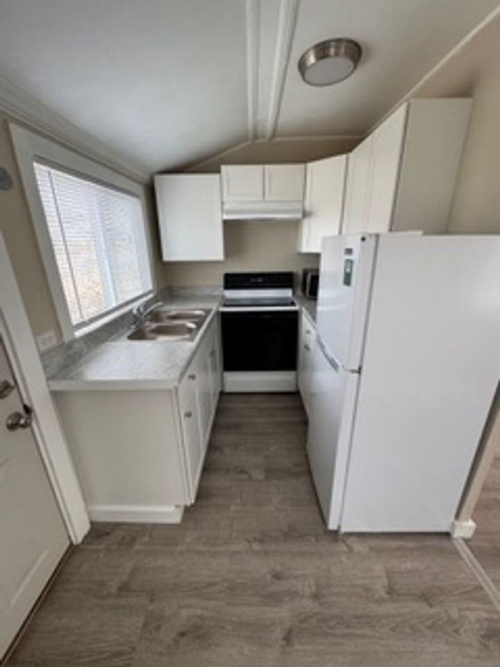 505 E 7th St - Photo 6 of 8