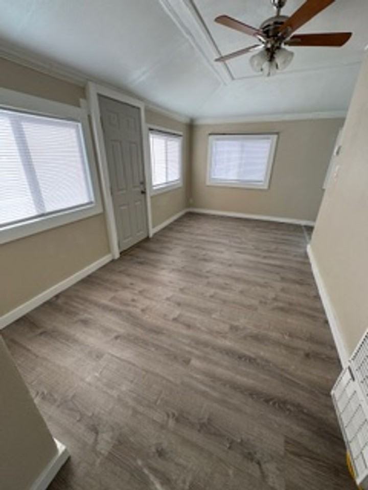 505 E 7th St - Photo 7 of 8