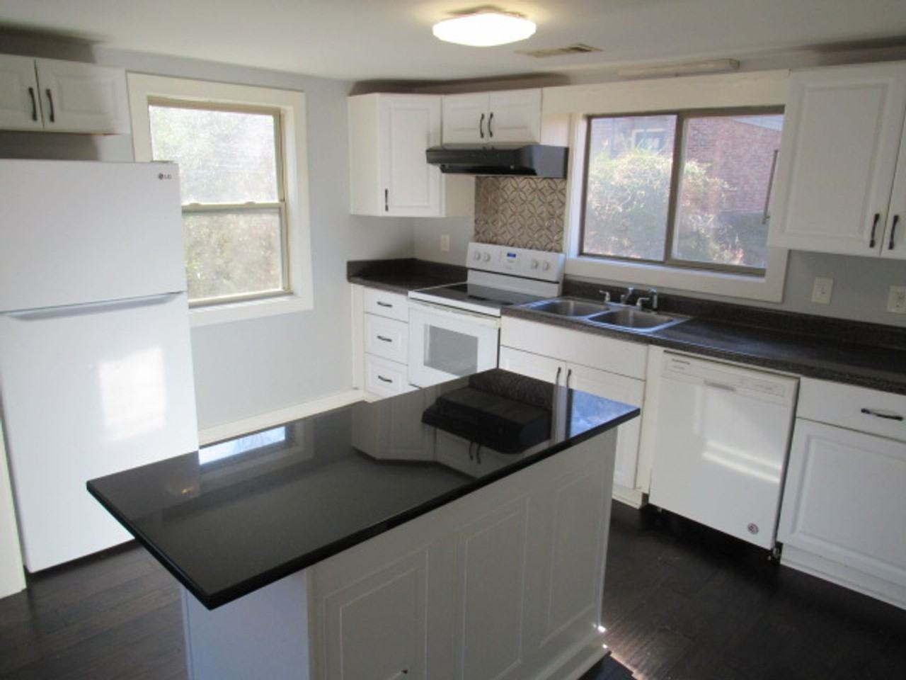 627C Burson Ave - Photo 6 of 28