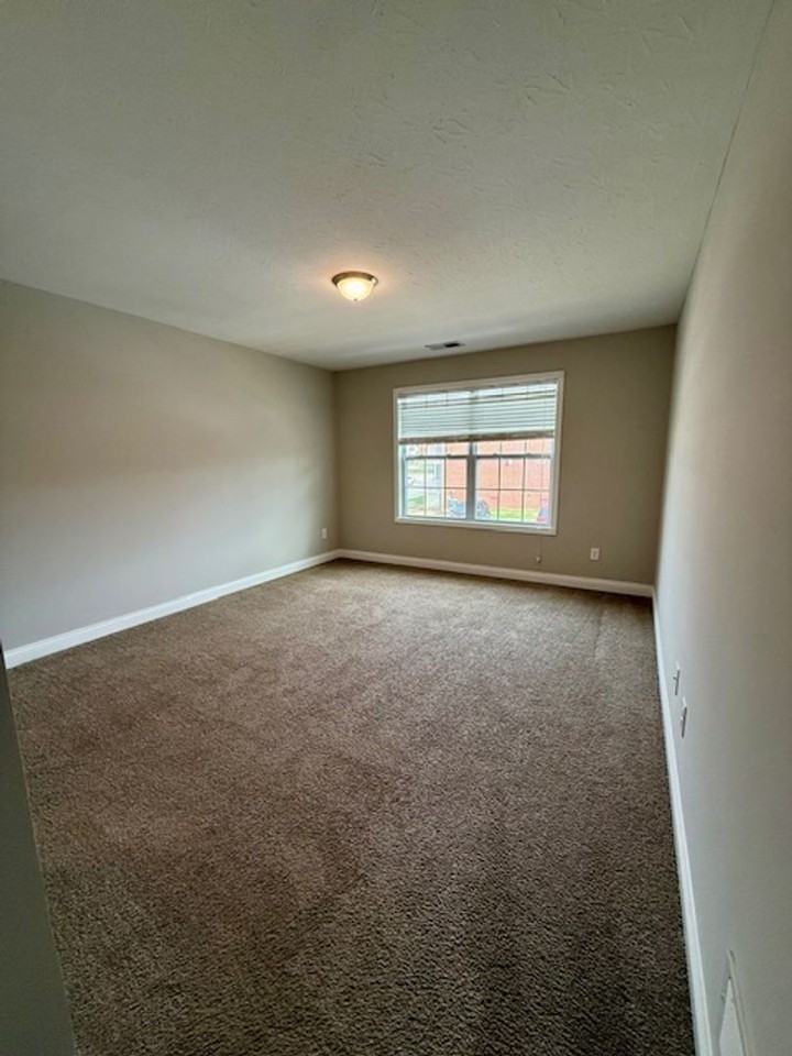 272 Audley Ave - Photo 4 of 5