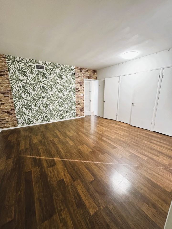 337 S Elm Dr. - Photo 6 of 13