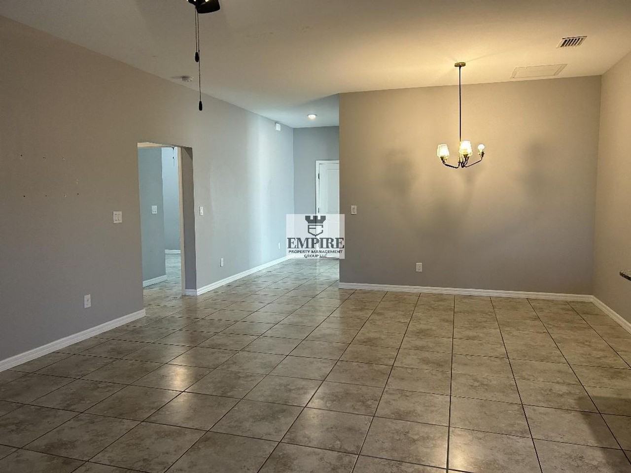 1405 Ne 43rd Ter - Photo 3 of 18