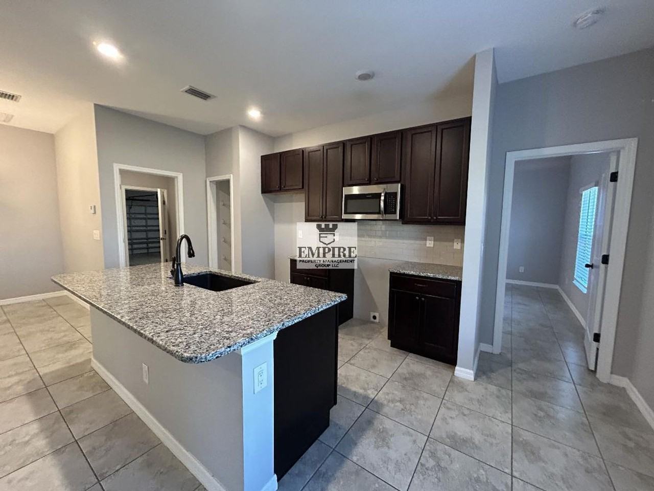 1405 Ne 43rd Ter - Photo 4 of 18