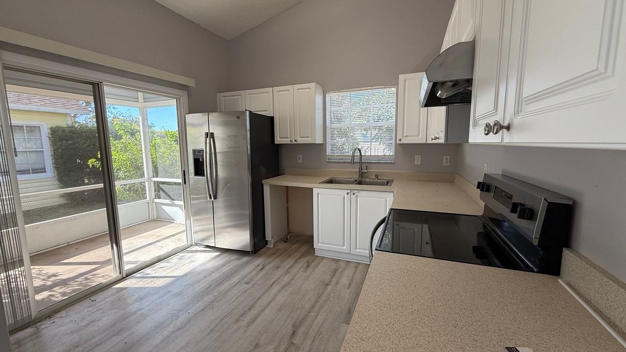 3908 39th Ave W - Photo 3 of 14