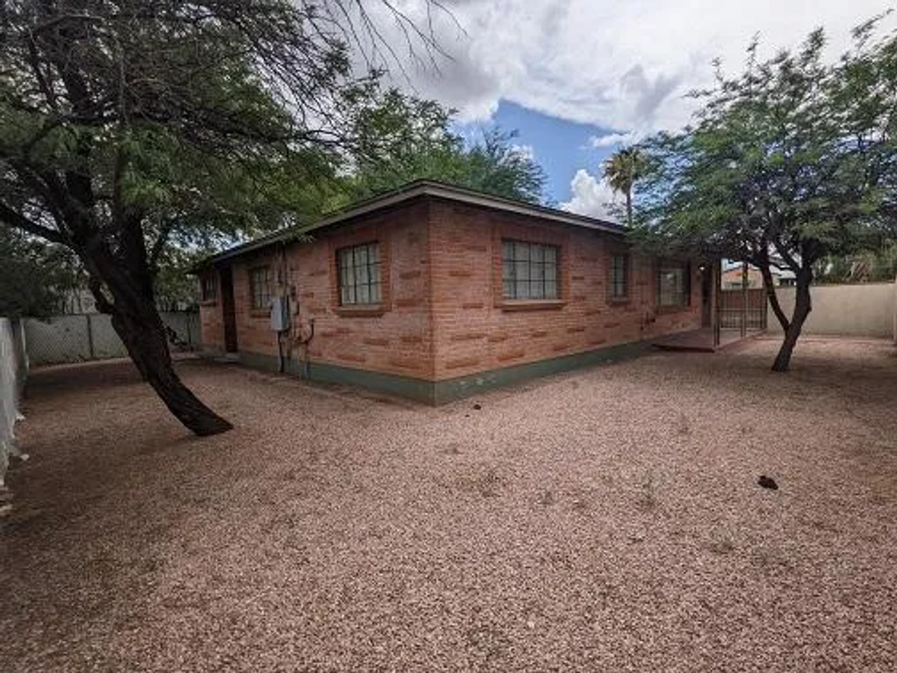 2106 N. Mountain Ave. - Photo 2 of 49