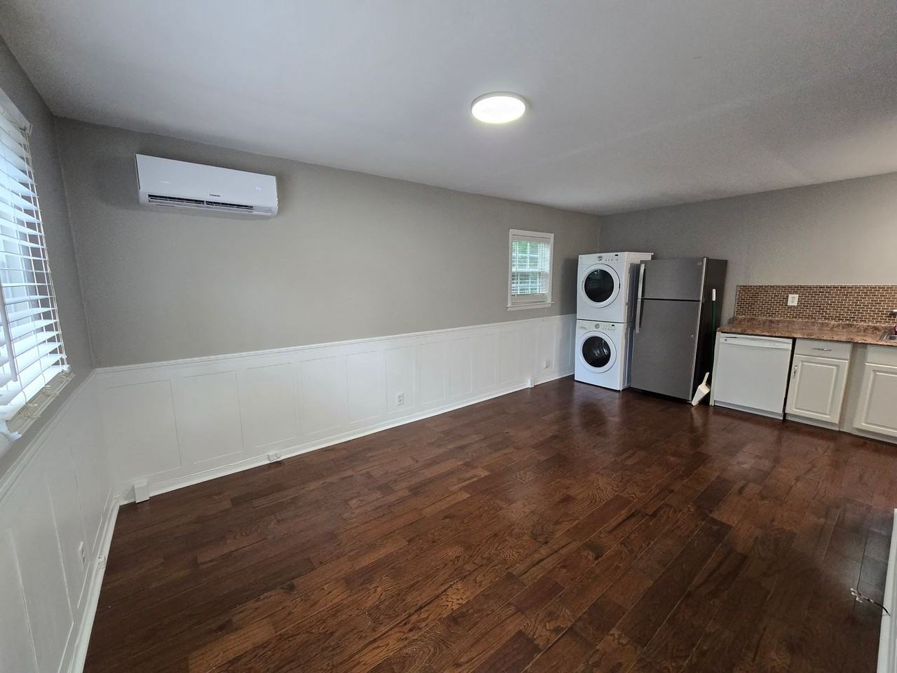 208 Signal View St - Photo 4 of 11