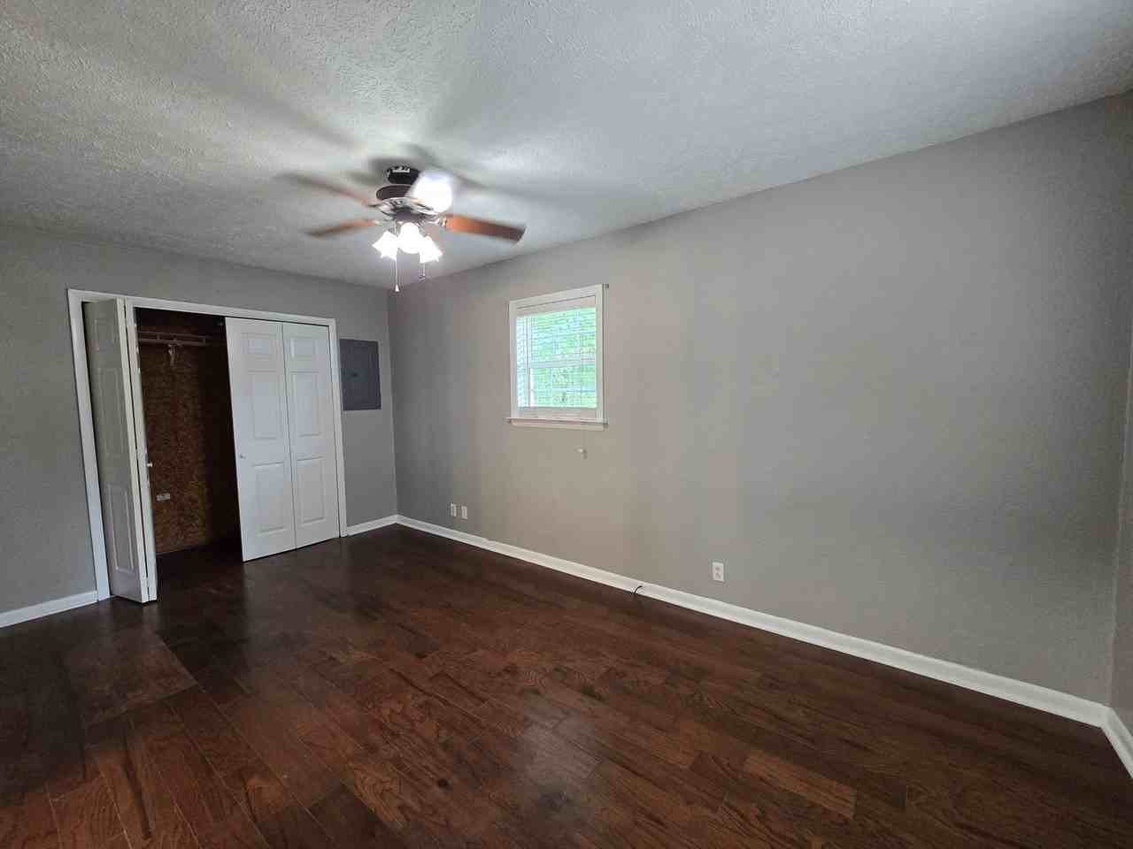 208 Signal View St - Photo 6 of 11