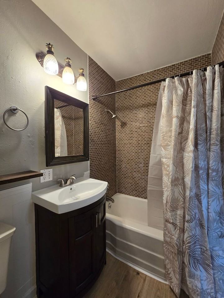 208 Signal View St - Photo 7 of 11