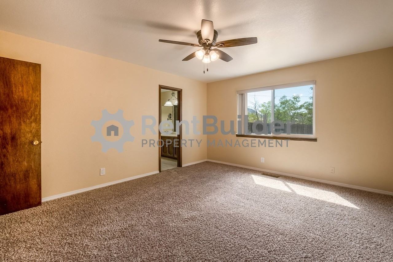 708 Rio Arriba Ave Se - Photo 2 of 25