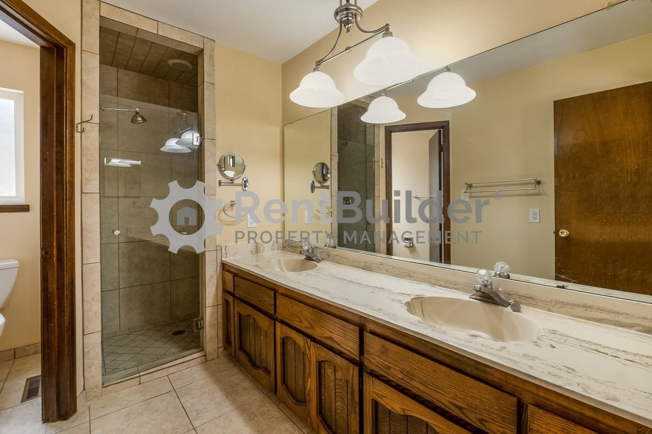 708 Rio Arriba Ave Se - Photo 3 of 25