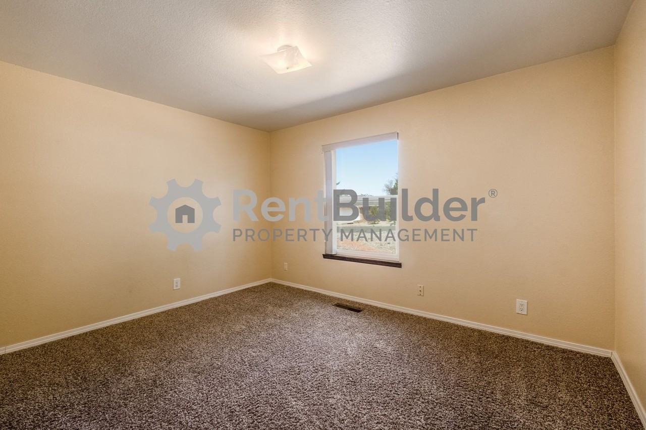 708 Rio Arriba Ave Se - Photo 7 of 25