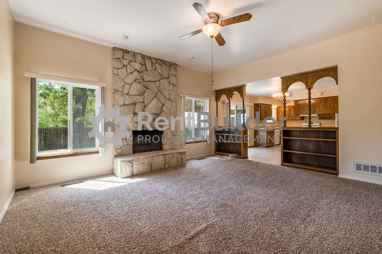 708 Rio Arriba Ave Se - Photo 4 of 25