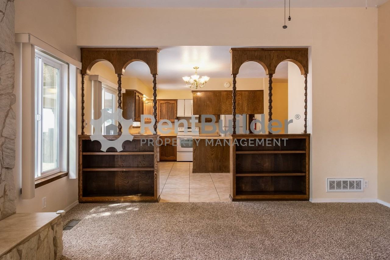 708 Rio Arriba Ave Se - Photo 6 of 25