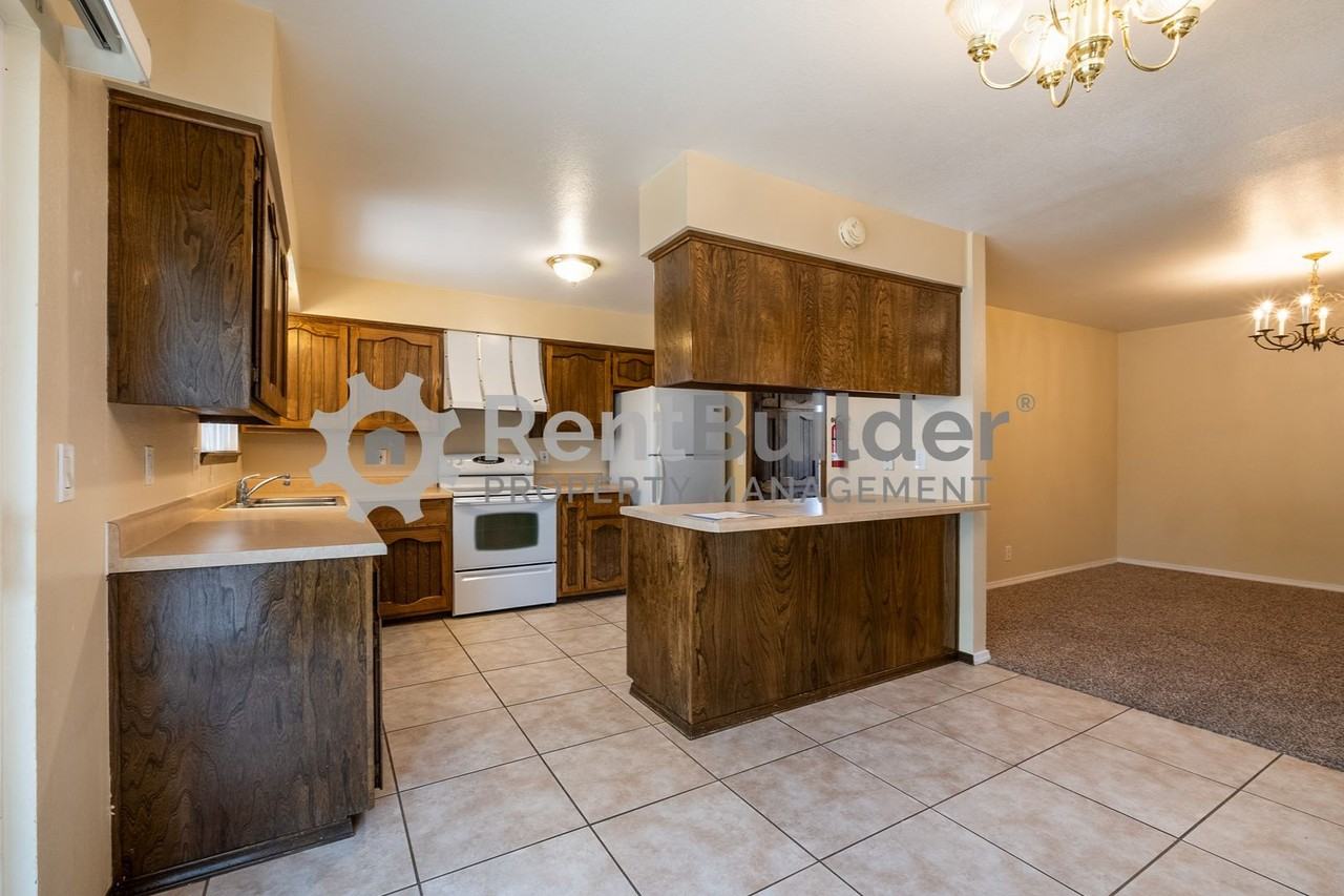 708 Rio Arriba Ave Se - Photo 7 of 25