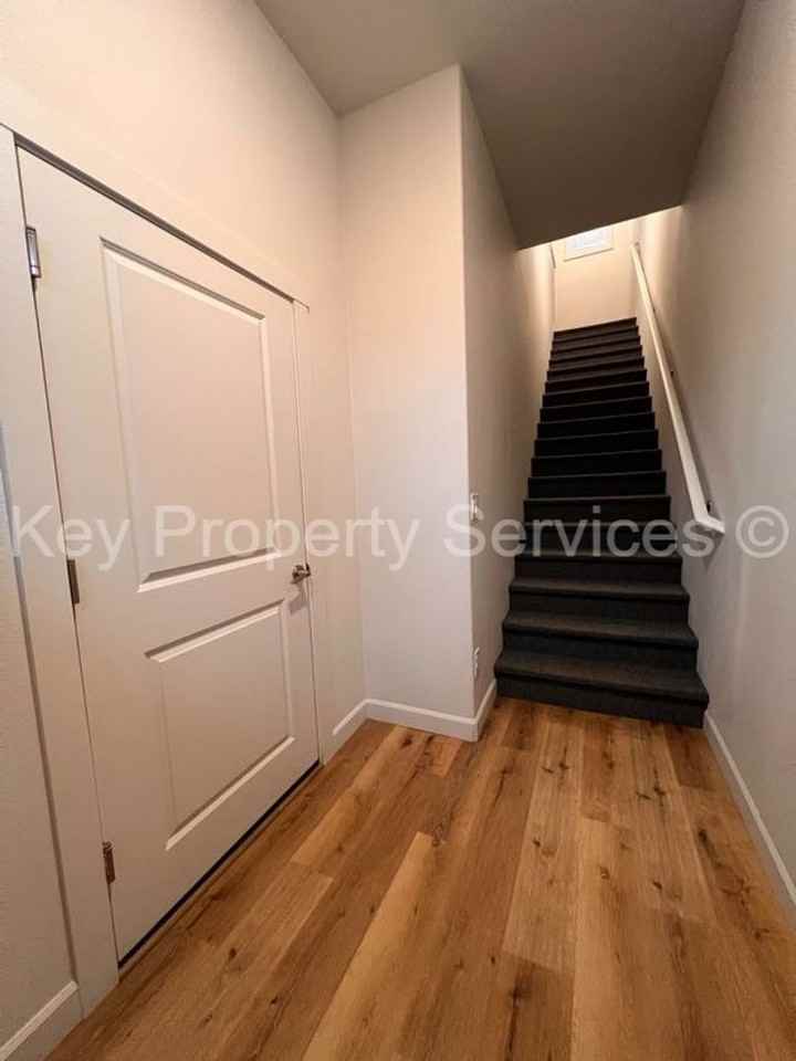 180 Loganberry Ct - Photo 3 of 23