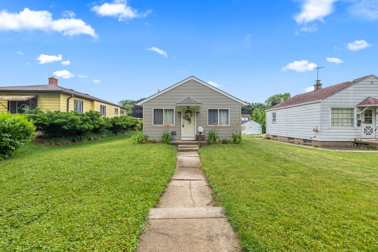 803 S 101st St - Photo 3 of 16