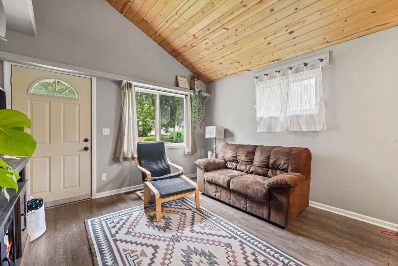 803 S 101st St - Photo 5 of 16