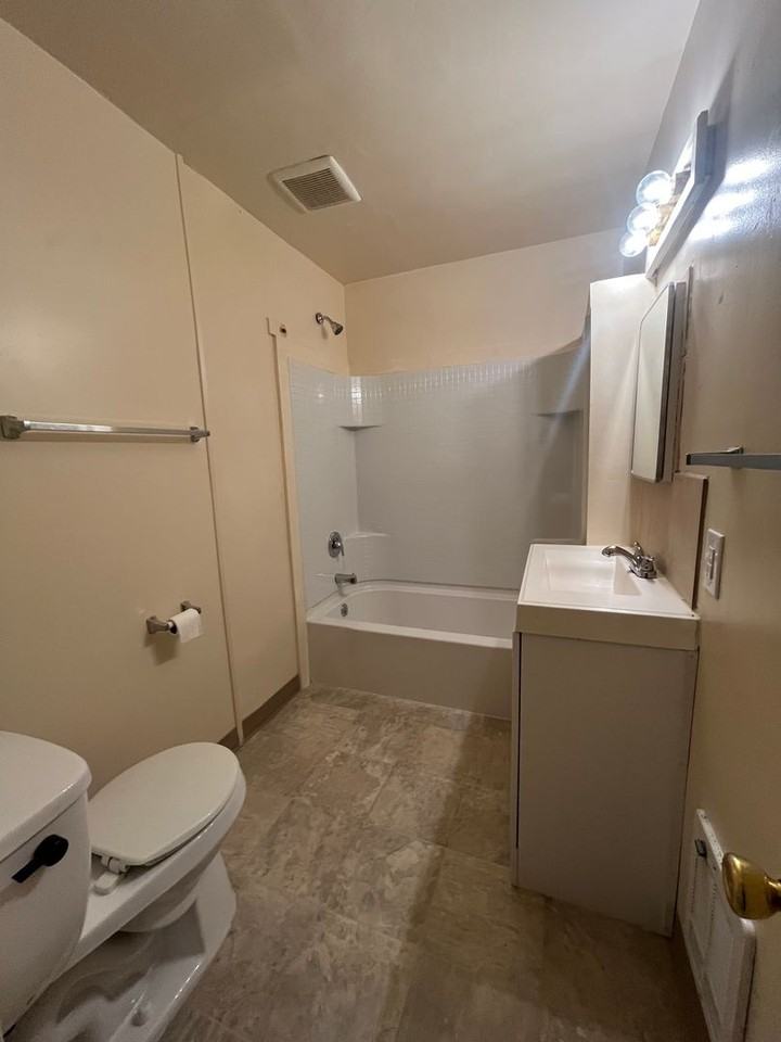 1281 W 3rd Ave - Photo 5 of 10