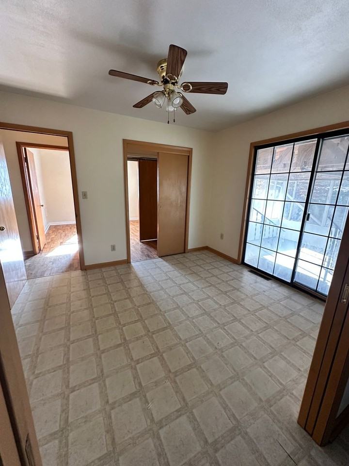 915 N Oak Grove Ave - Photo 5 of 15