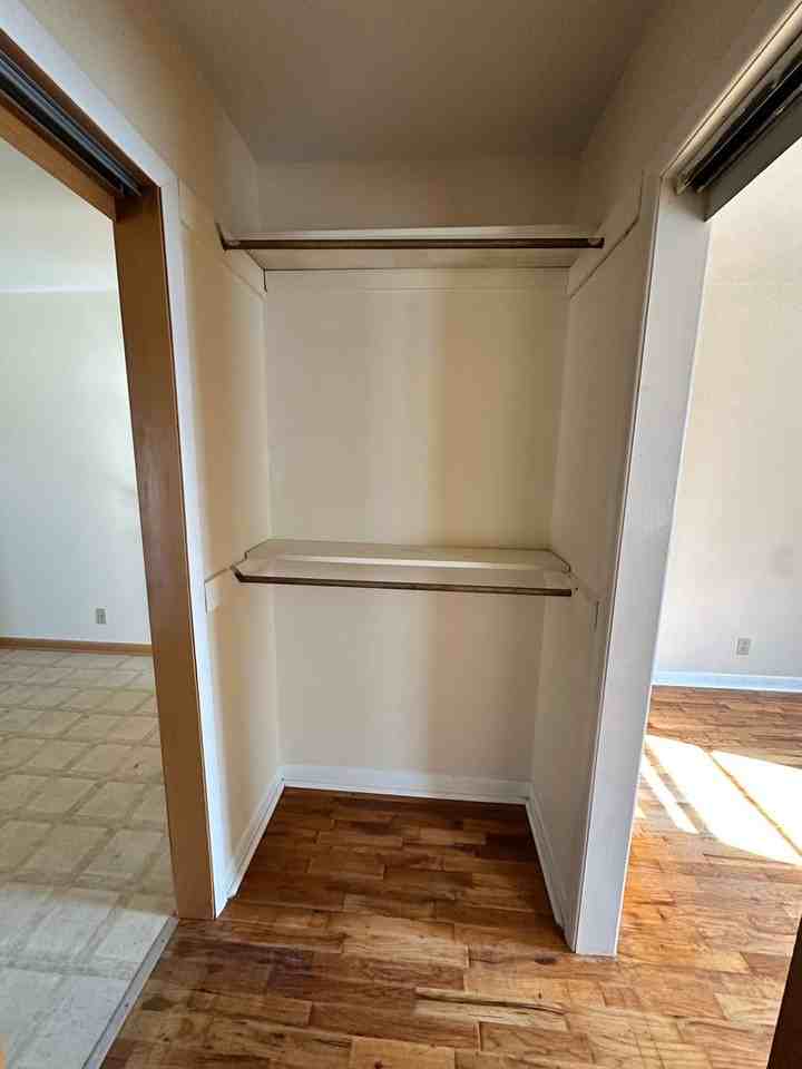 915 N Oak Grove Ave - Photo 7 of 15