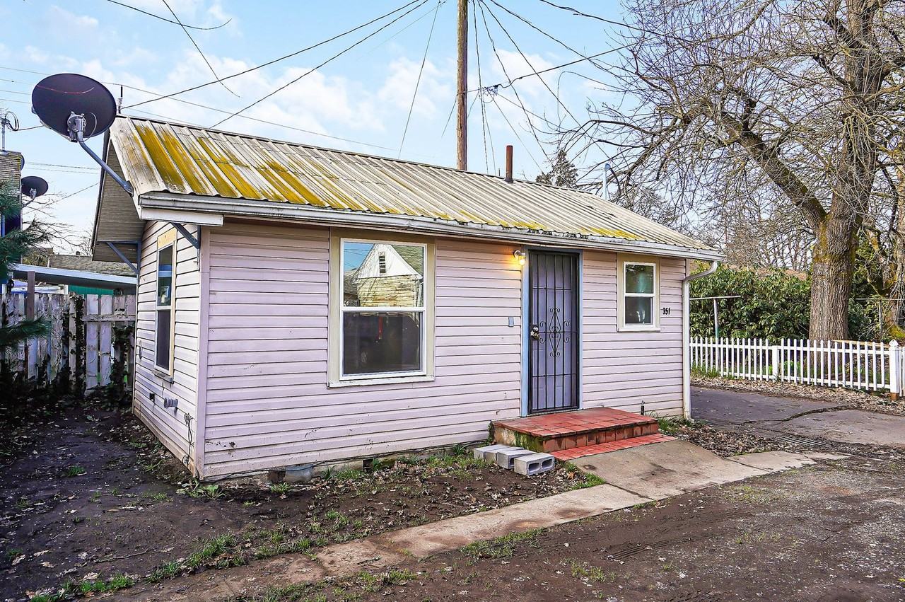 351 19th St Se - Photo 2 of 16