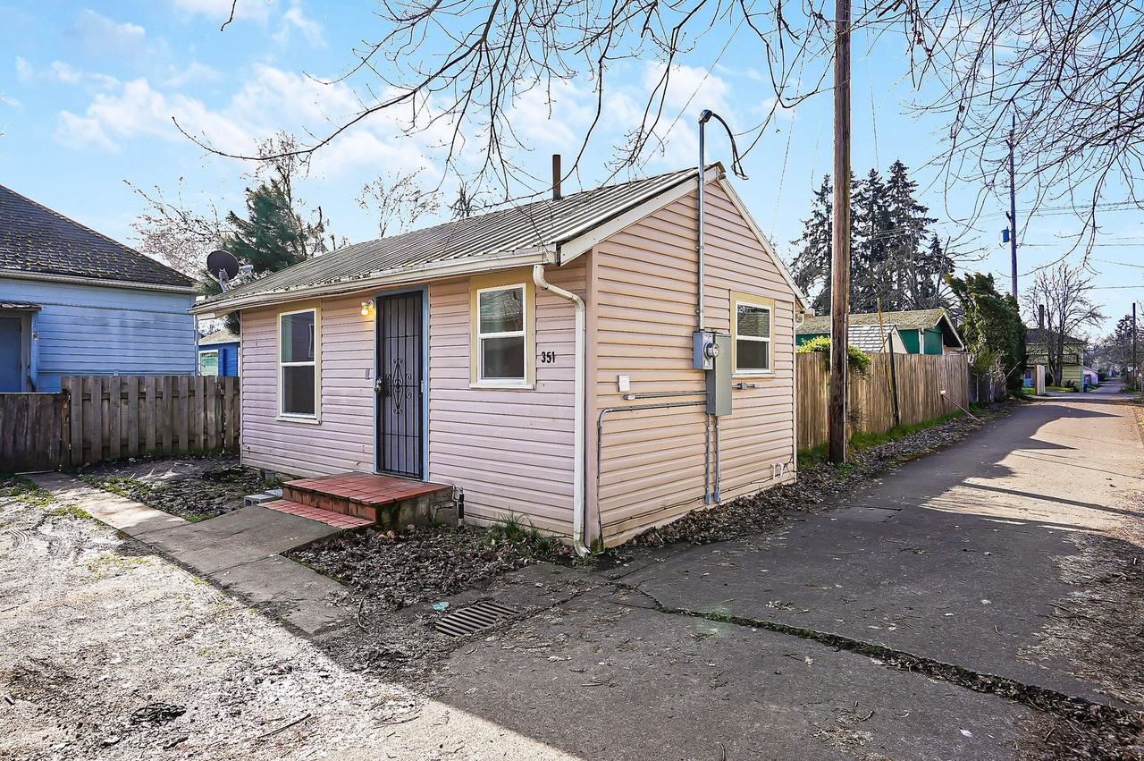 351 19th St Se - Photo 3 of 16