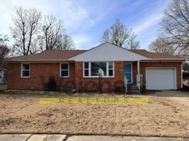 featured image of 1932 Hillcrest Dr